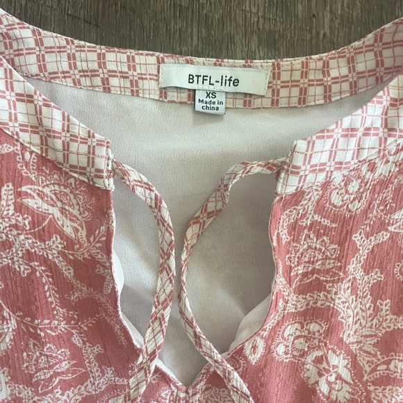 BTFL-Life pink and gold thread blouse in XS - Picture 6 of 10
